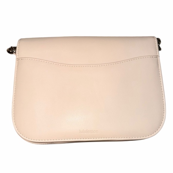 Lululemon Leather Alternative Crossbody Bag 1.5L Cashew and Silver MSRP $198 NWT - Picture 6 of 8